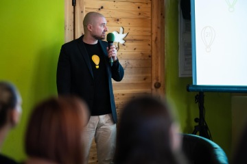 Sbírkám na facebooku se vyhněte, radí expert. Jak požádat o pomoc?